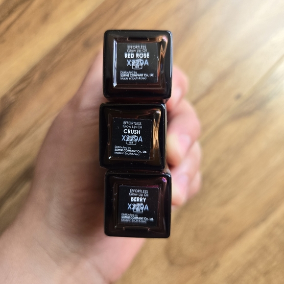 glowiest Touches Set 9 Glow Lip oil/lipstick,9 Glow Eye shadow bundle of 3 boxes - Picture 4 of 8